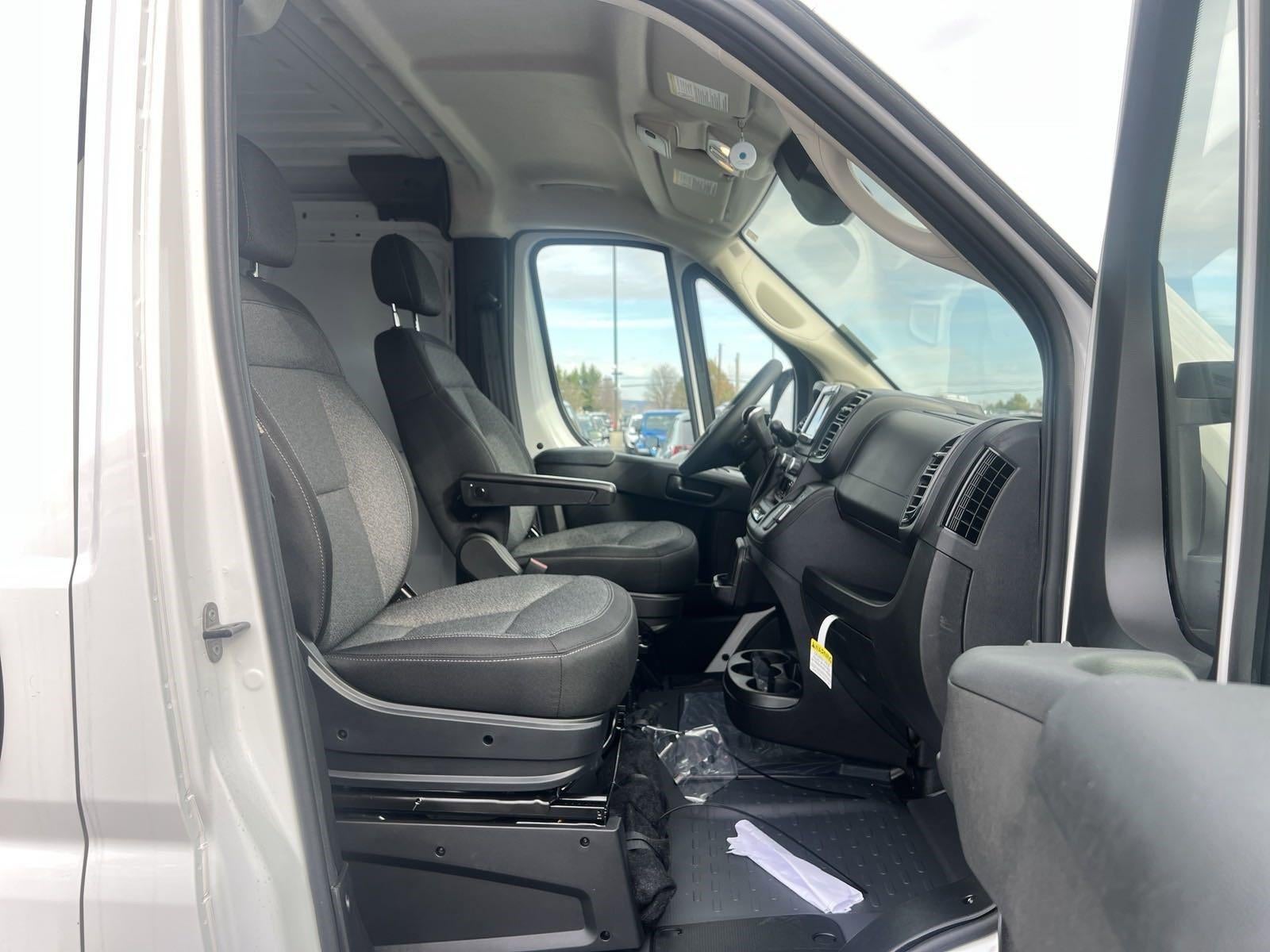 2025 RAM ProMaster Cargo Van Tradesman 3500 Low Roof 136" WB w/Pass Seat