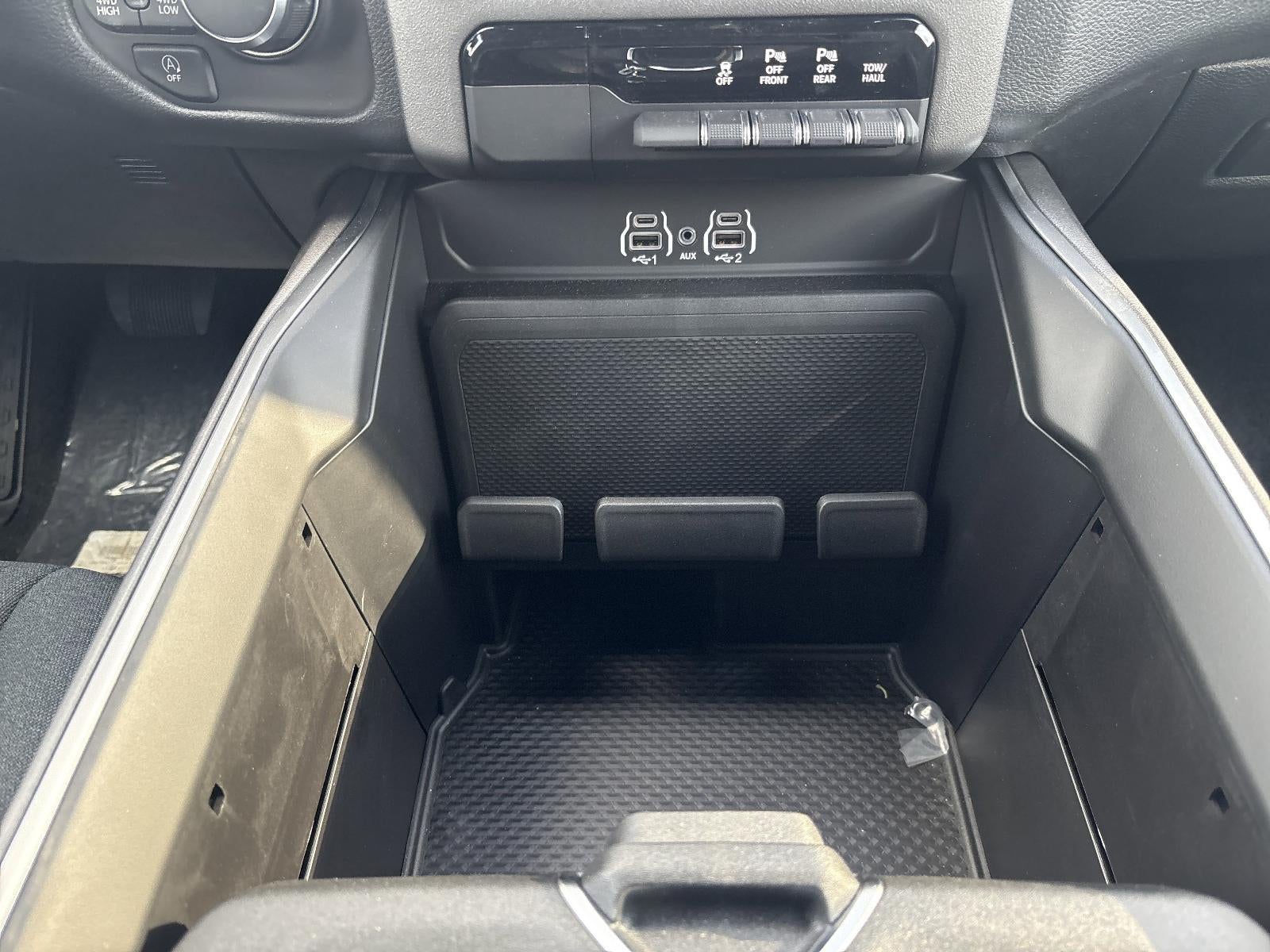 2025 RAM 1500 Tradesman 4x4 Crew Cab 5'7" Box