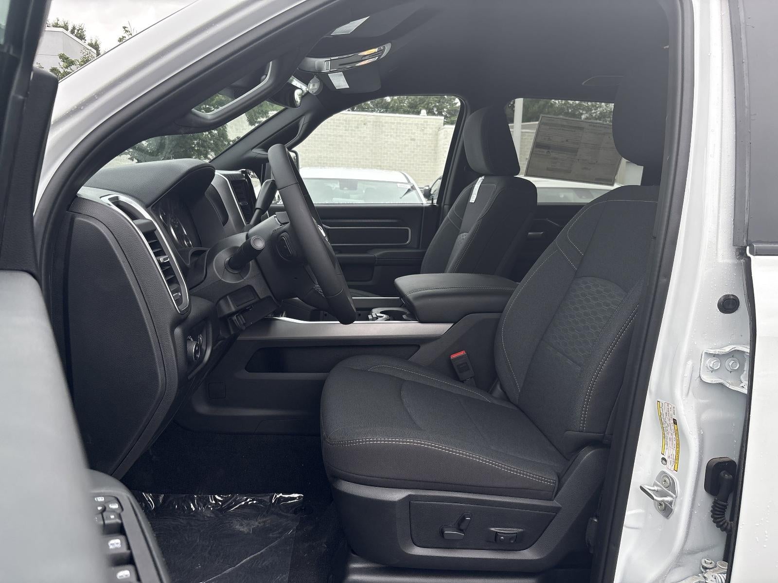 2025 RAM 2500 Big Horn 4x2 Crew Cab 6'4" Box