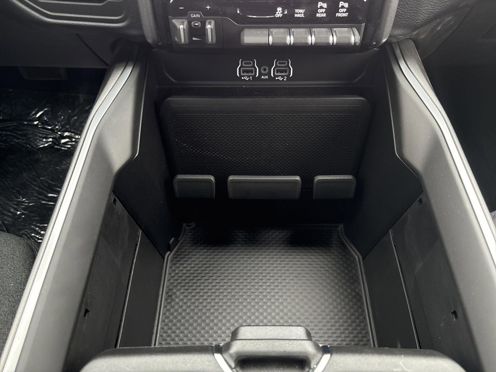 2025 RAM 2500 Big Horn 4x2 Crew Cab 6'4" Box