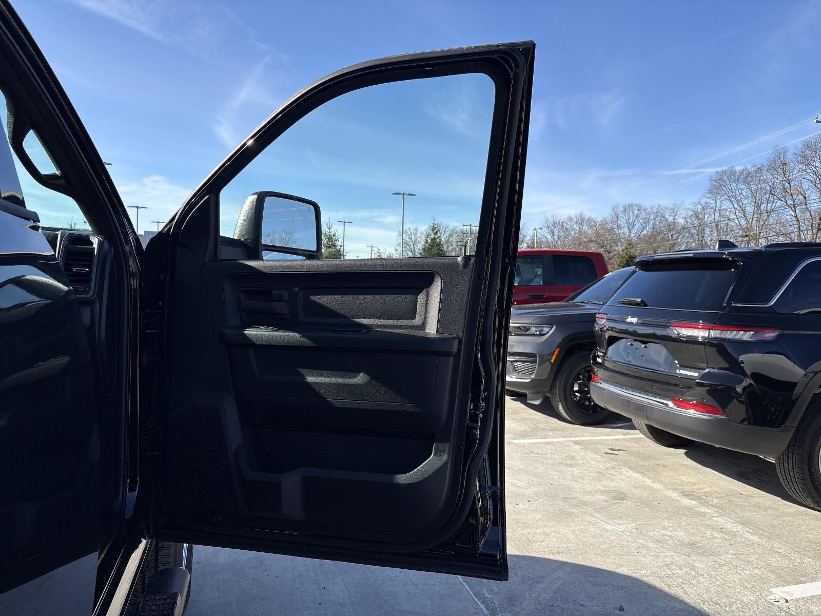 2026 RAM 2500 Tradesman 4x4 Crew Cab 6'4" Box