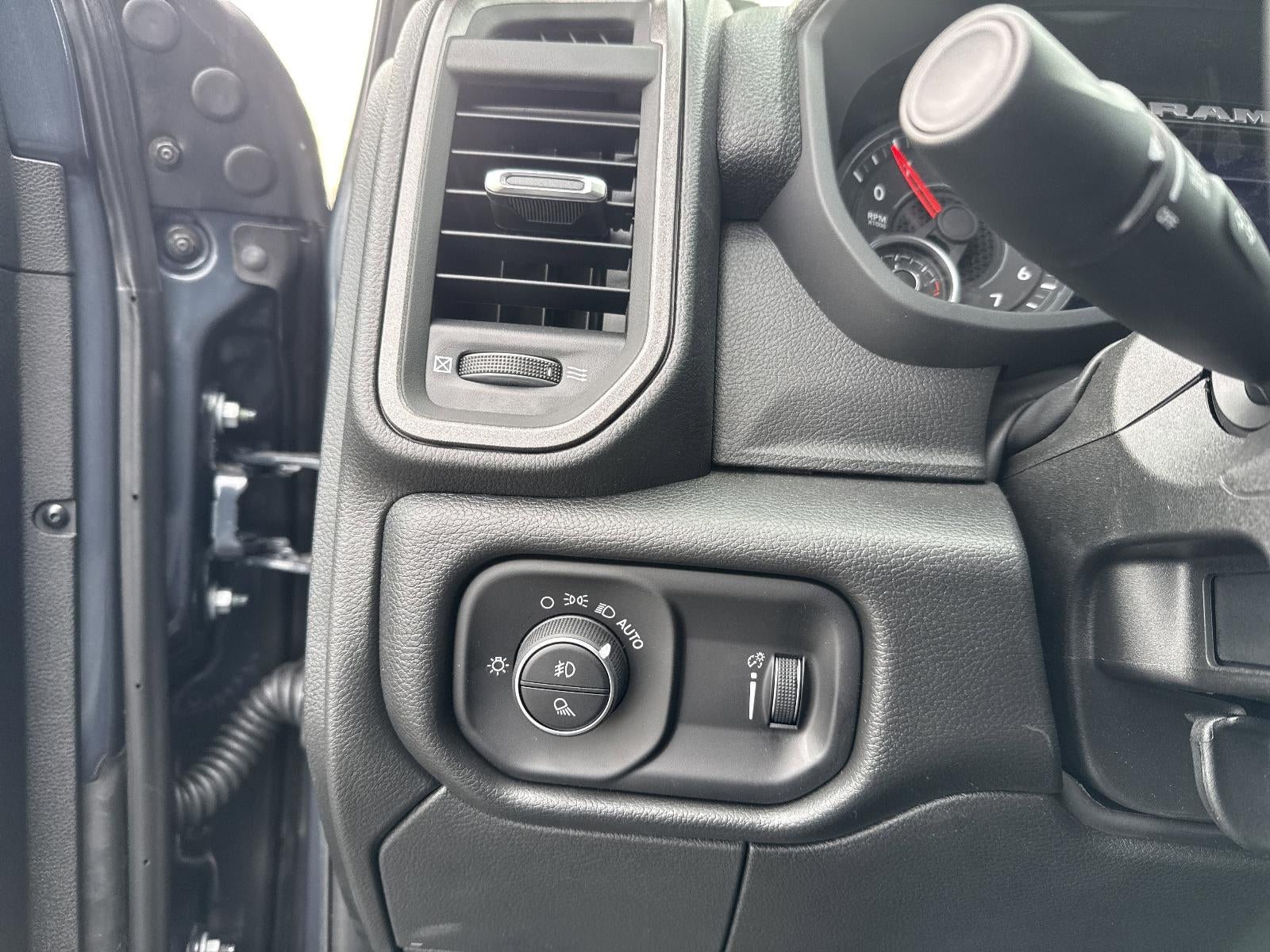 2026 RAM 2500 Tradesman 4x4 Crew Cab 6'4" Box