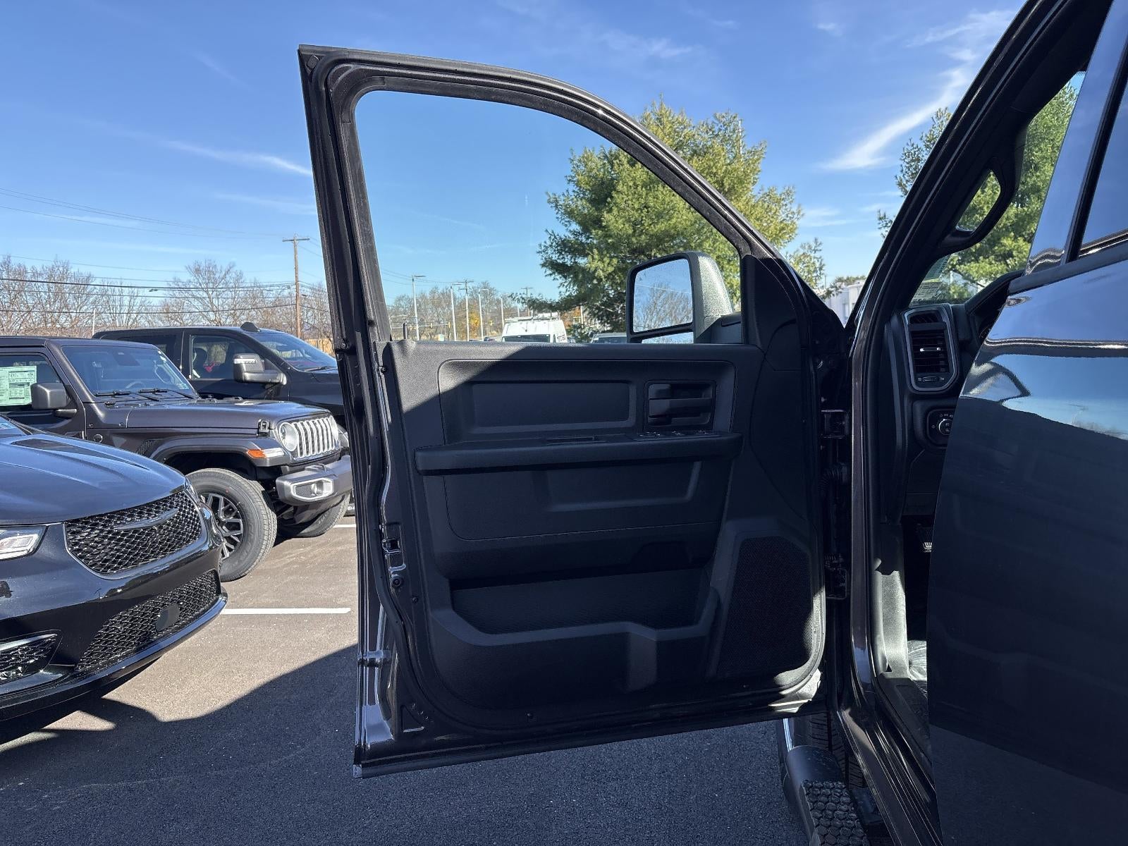 2026 RAM 2500 Tradesman 4x4 Crew Cab 6'4" Box