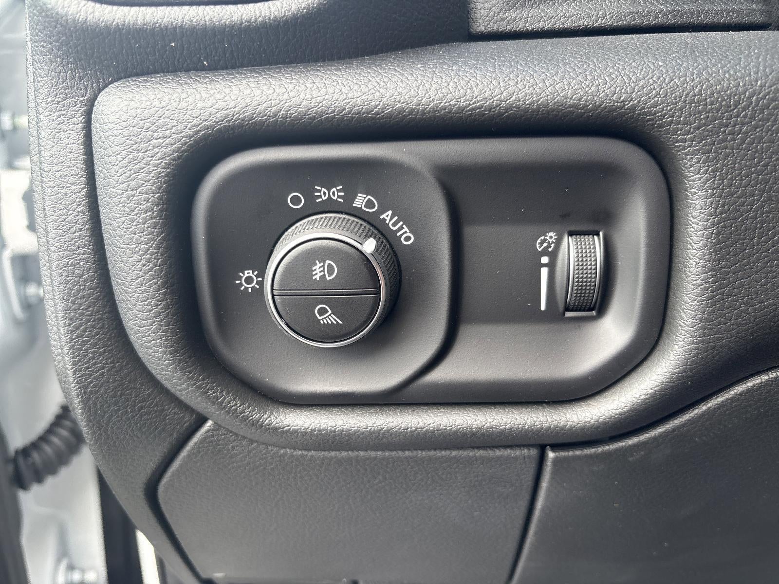 2025 RAM 2500 Tradesman 4x4 Crew Cab 8' Box