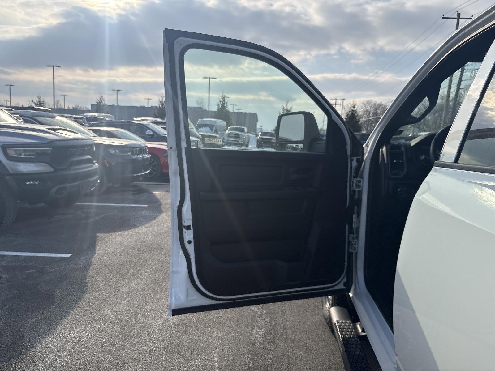 2025 RAM 2500 Tradesman 4x4 Crew Cab 8' Box