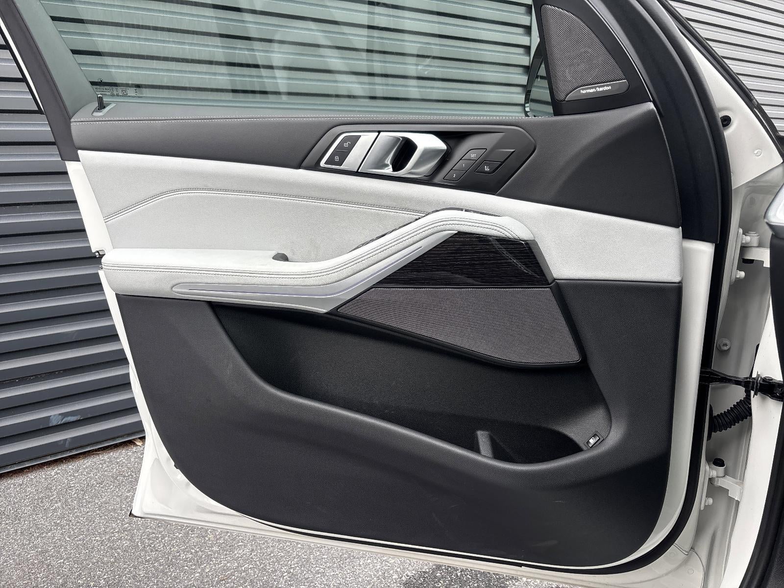 2025 BMW X5 xDrive50e Plug-In Hybrid