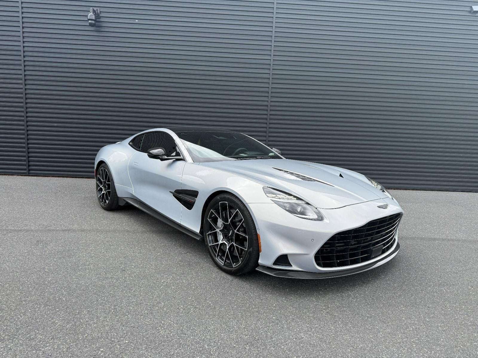 2025 Aston Martin Vanquish Coupe