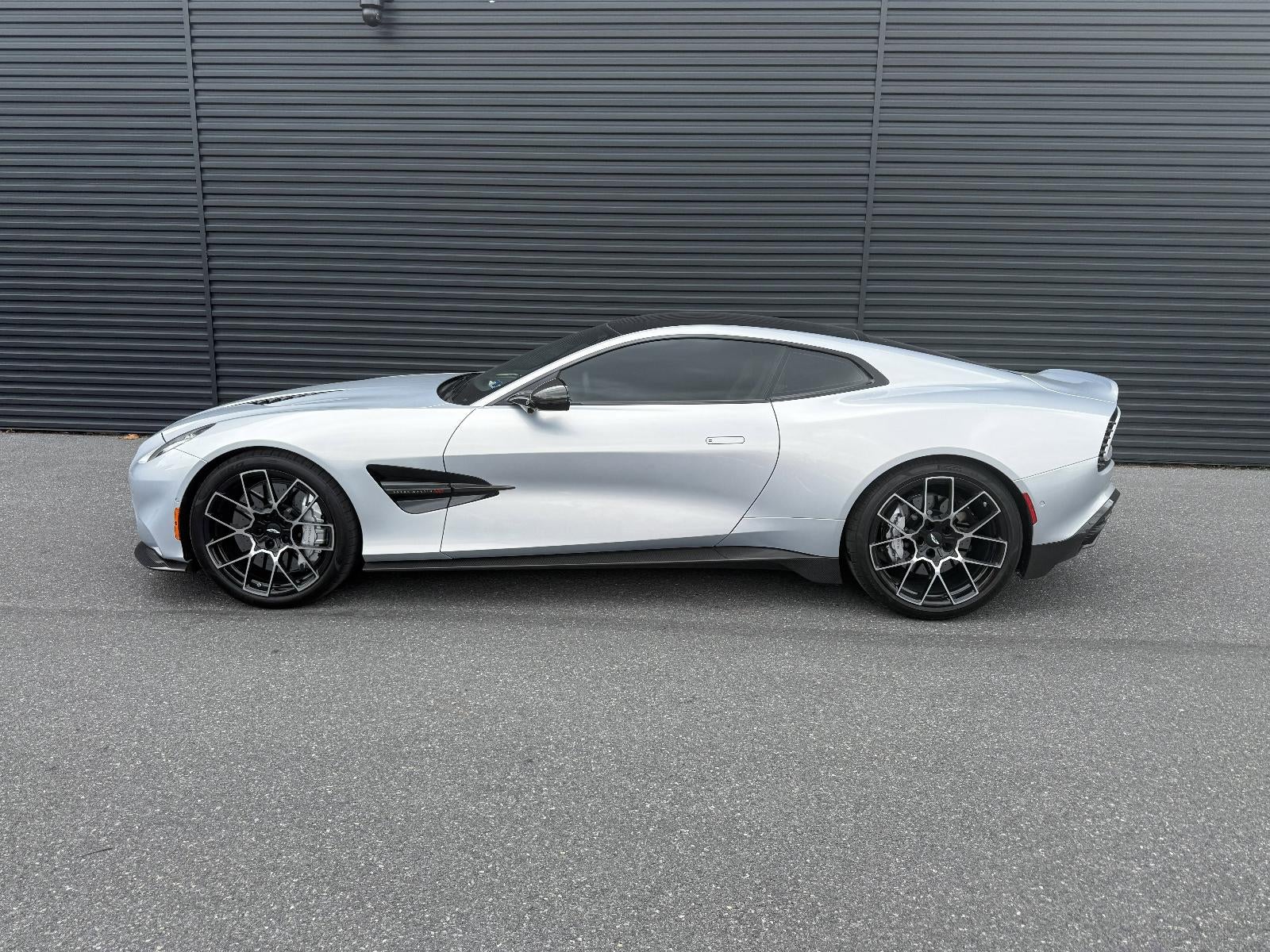 2025 Aston Martin Vanquish Coupe