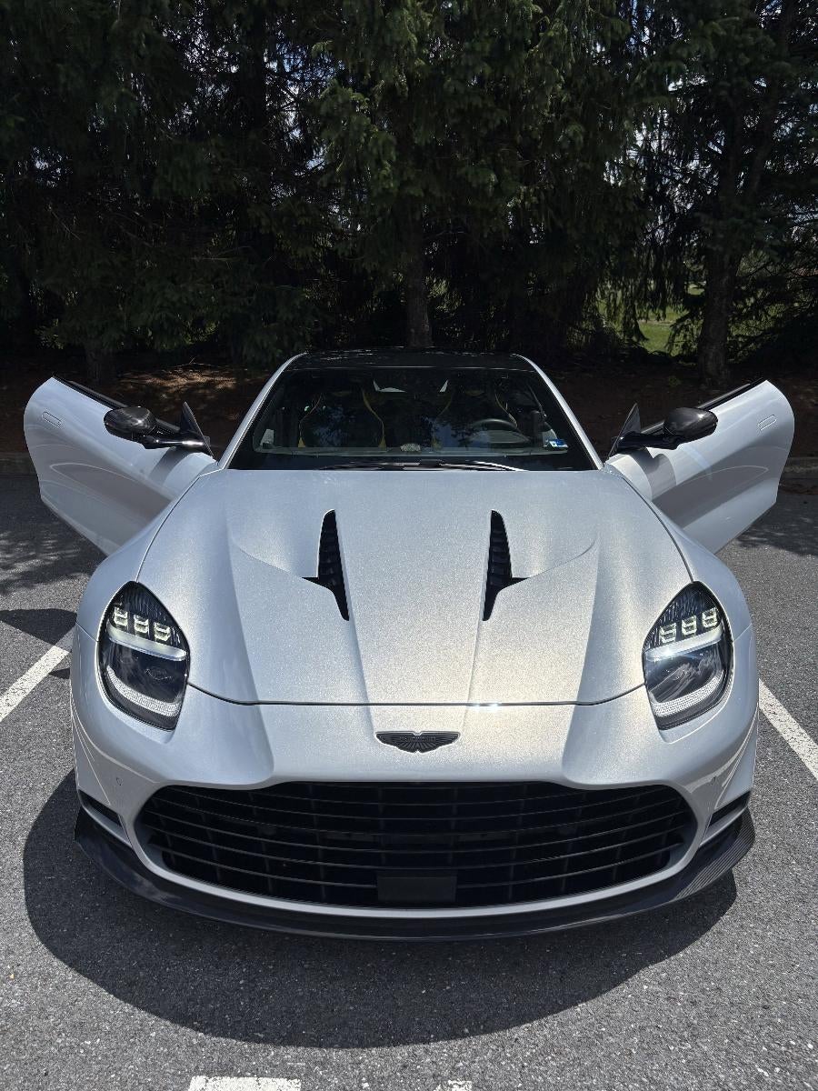 2025 Aston Martin Vanquish Coupe