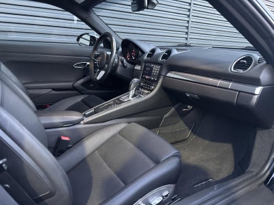 2022 Porsche 718 Cayman T Coupe