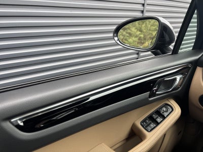 2025 Porsche Macan AWD