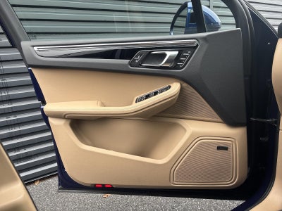 2025 Porsche Macan AWD