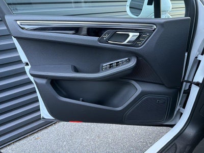 2026 Porsche Macan AWD