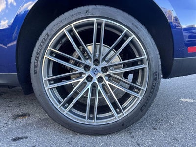 2026 Porsche Macan AWD