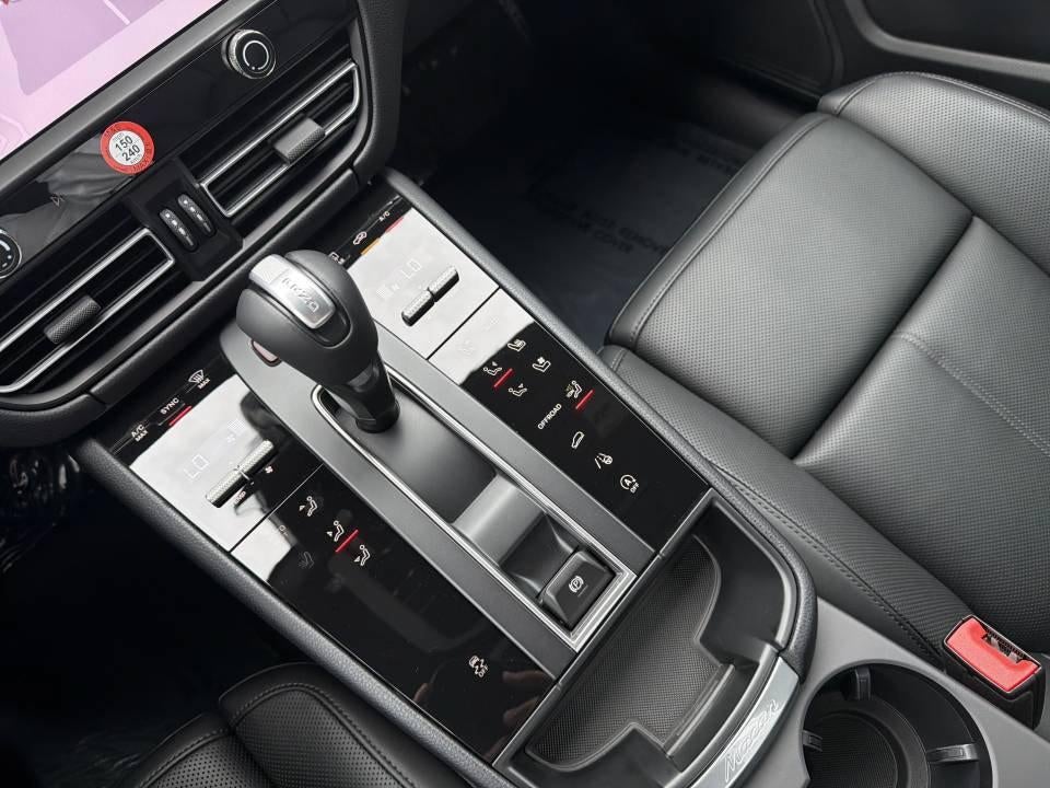2026 Porsche Macan AWD