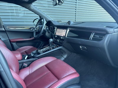 2022 Porsche Macan AWD