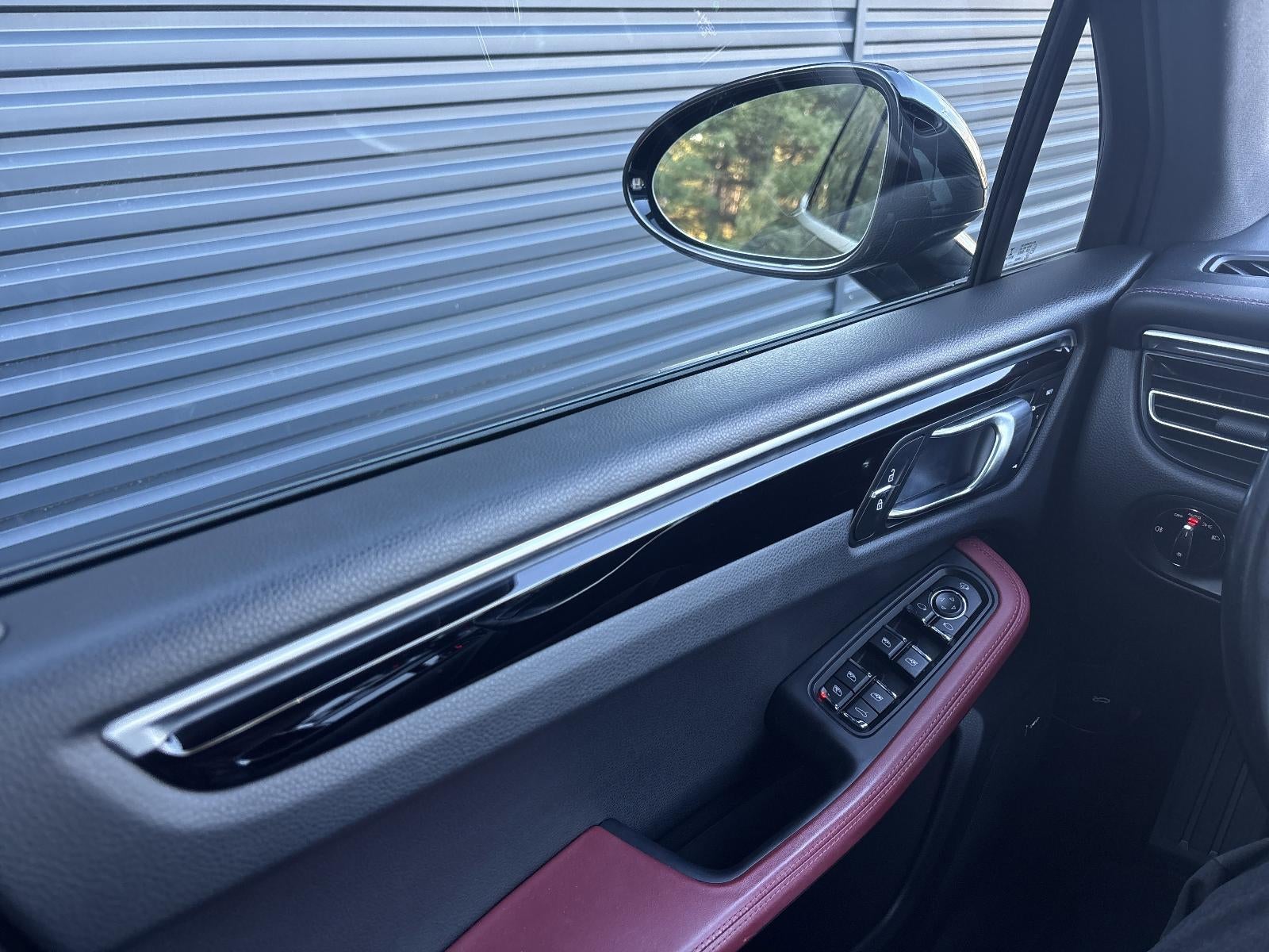 2022 Porsche Macan AWD