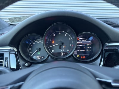 2022 Porsche Macan AWD