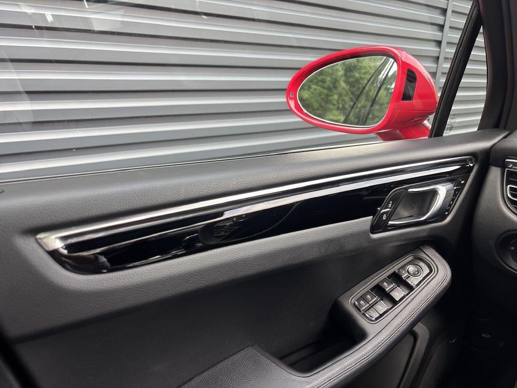 2025 Porsche Macan AWD