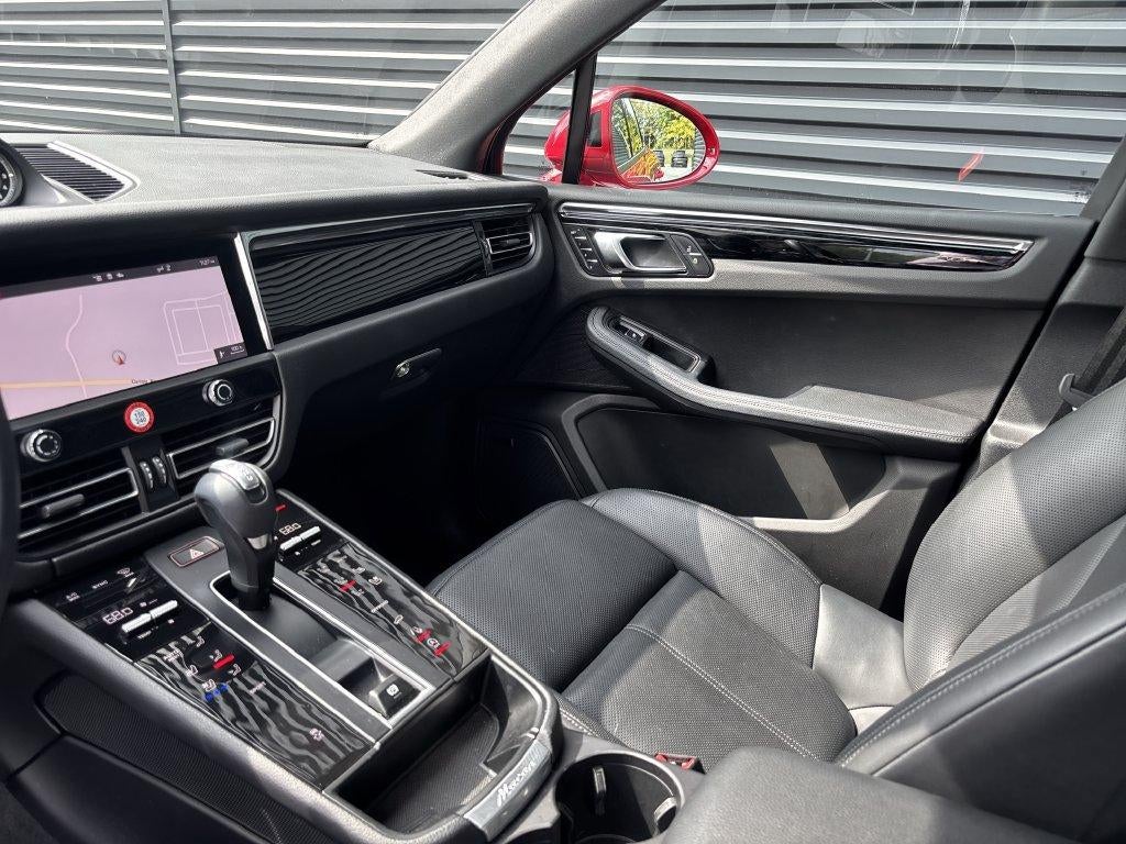 2025 Porsche Macan AWD