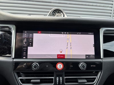 2025 Porsche Macan AWD