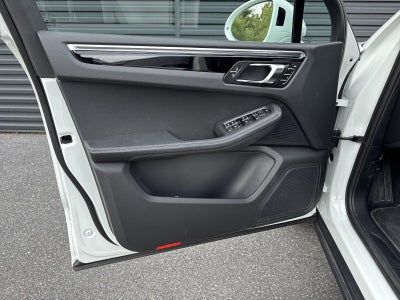 2025 Porsche Macan AWD