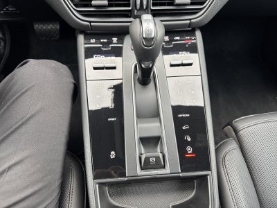 2025 Porsche Macan AWD