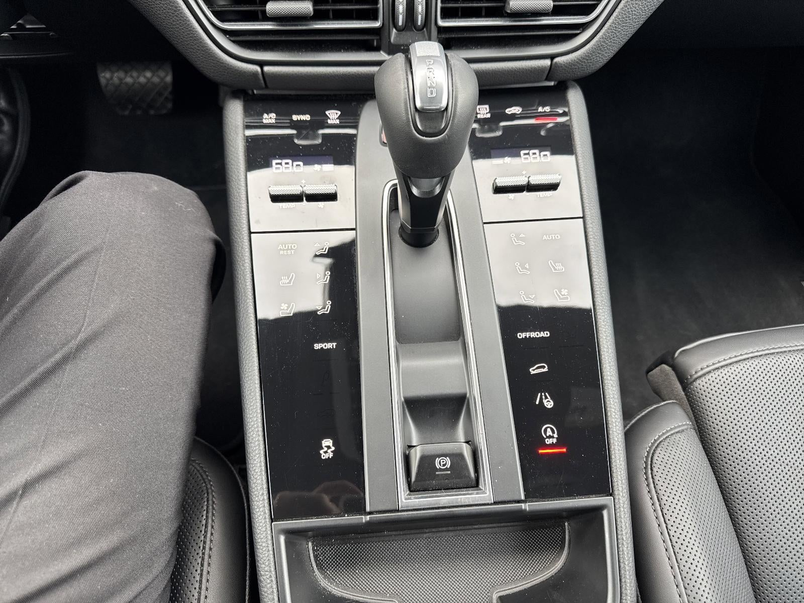 2025 Porsche Macan AWD