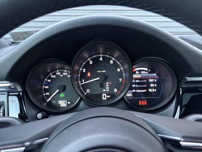 2025 Porsche Macan AWD