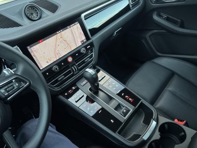 2025 Porsche Macan AWD