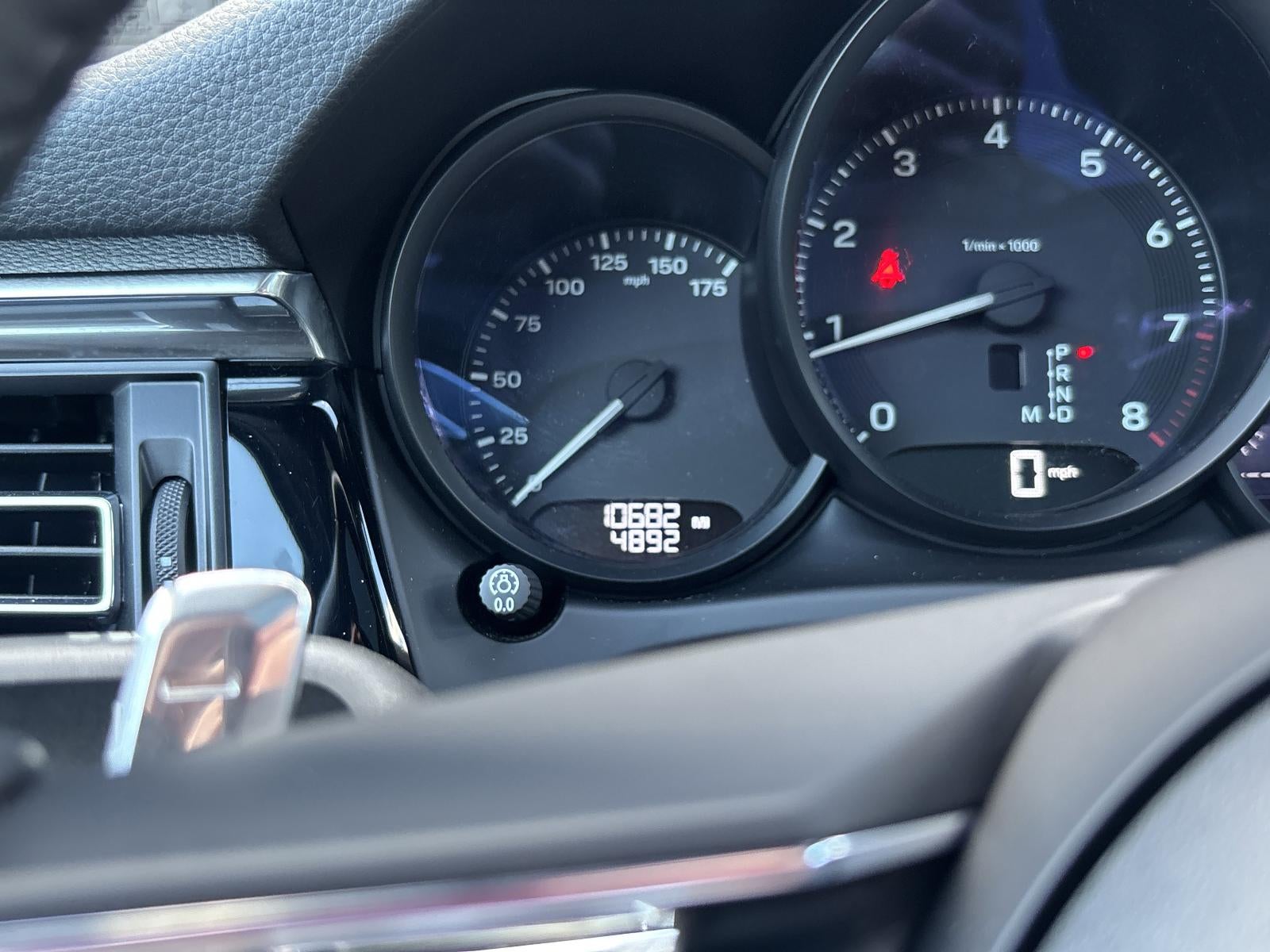 2025 Porsche Macan AWD