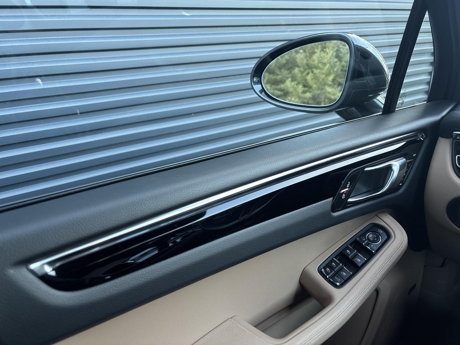 2025 Porsche Macan AWD