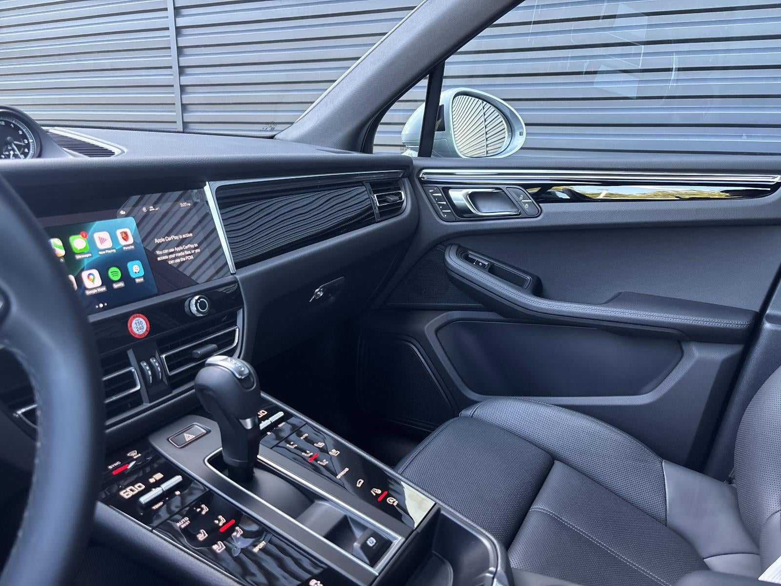 2025 Porsche Macan AWD