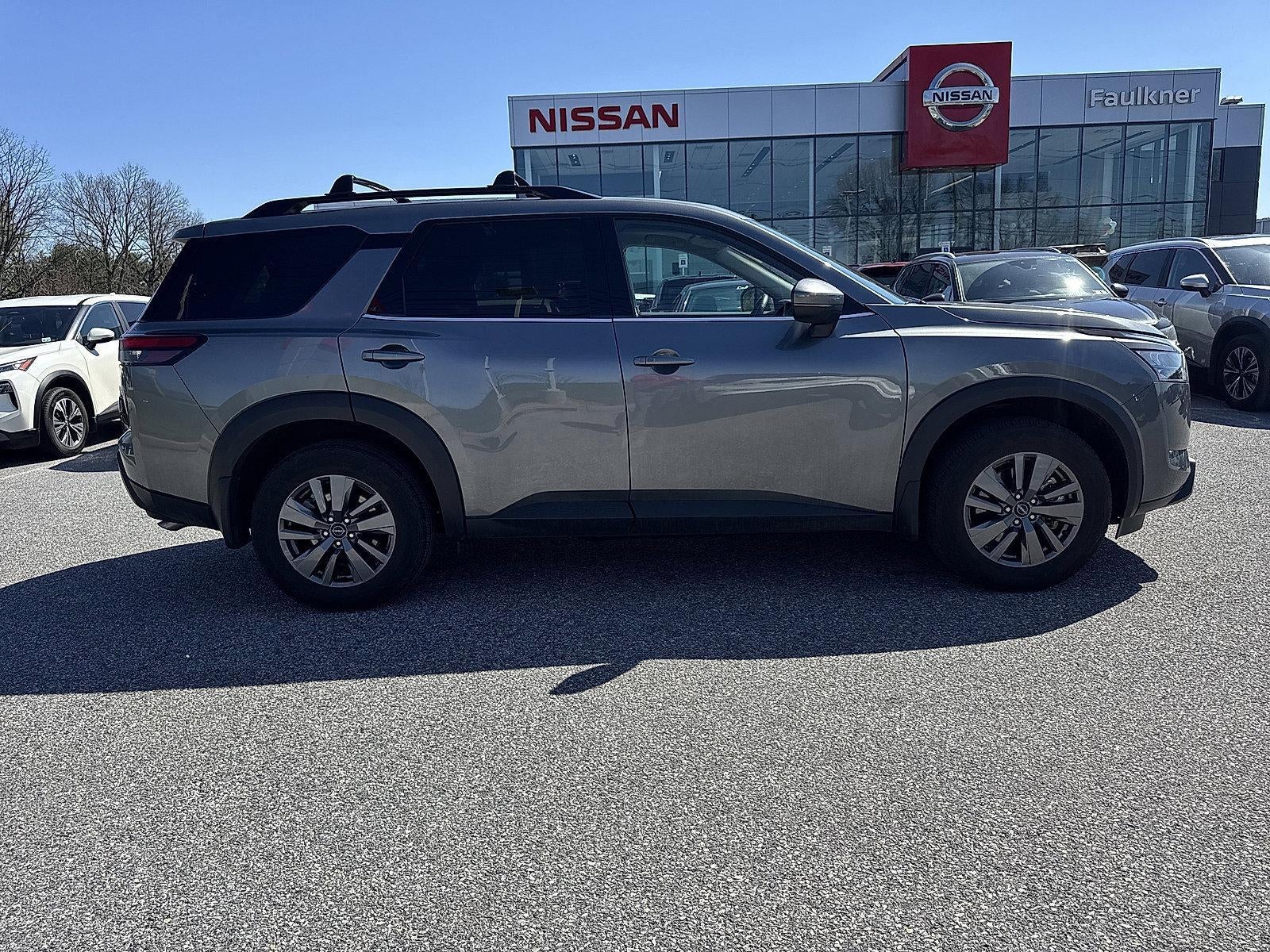 2025 Nissan Pathfinder SV