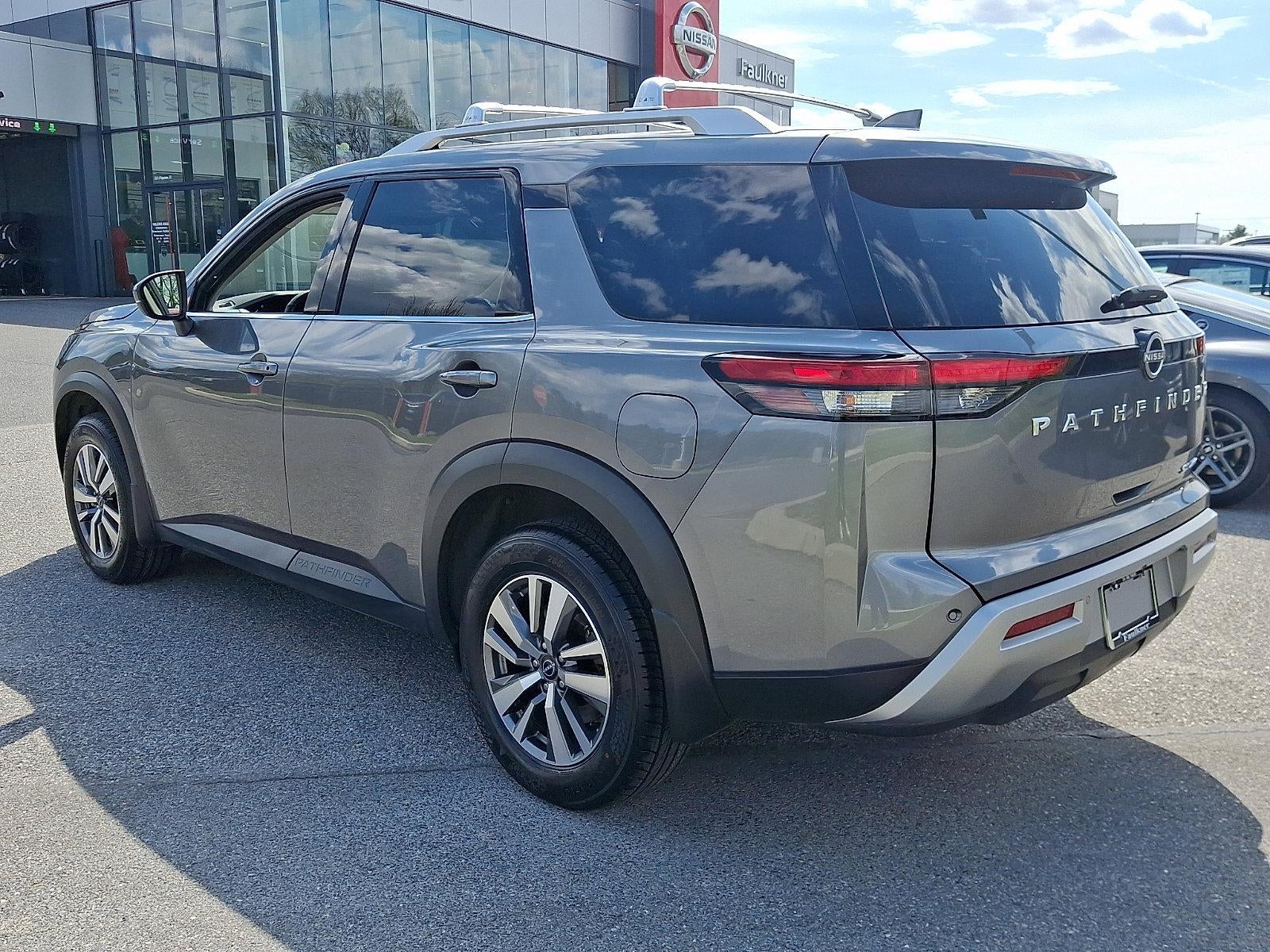 2023 Nissan Pathfinder SL 4WD