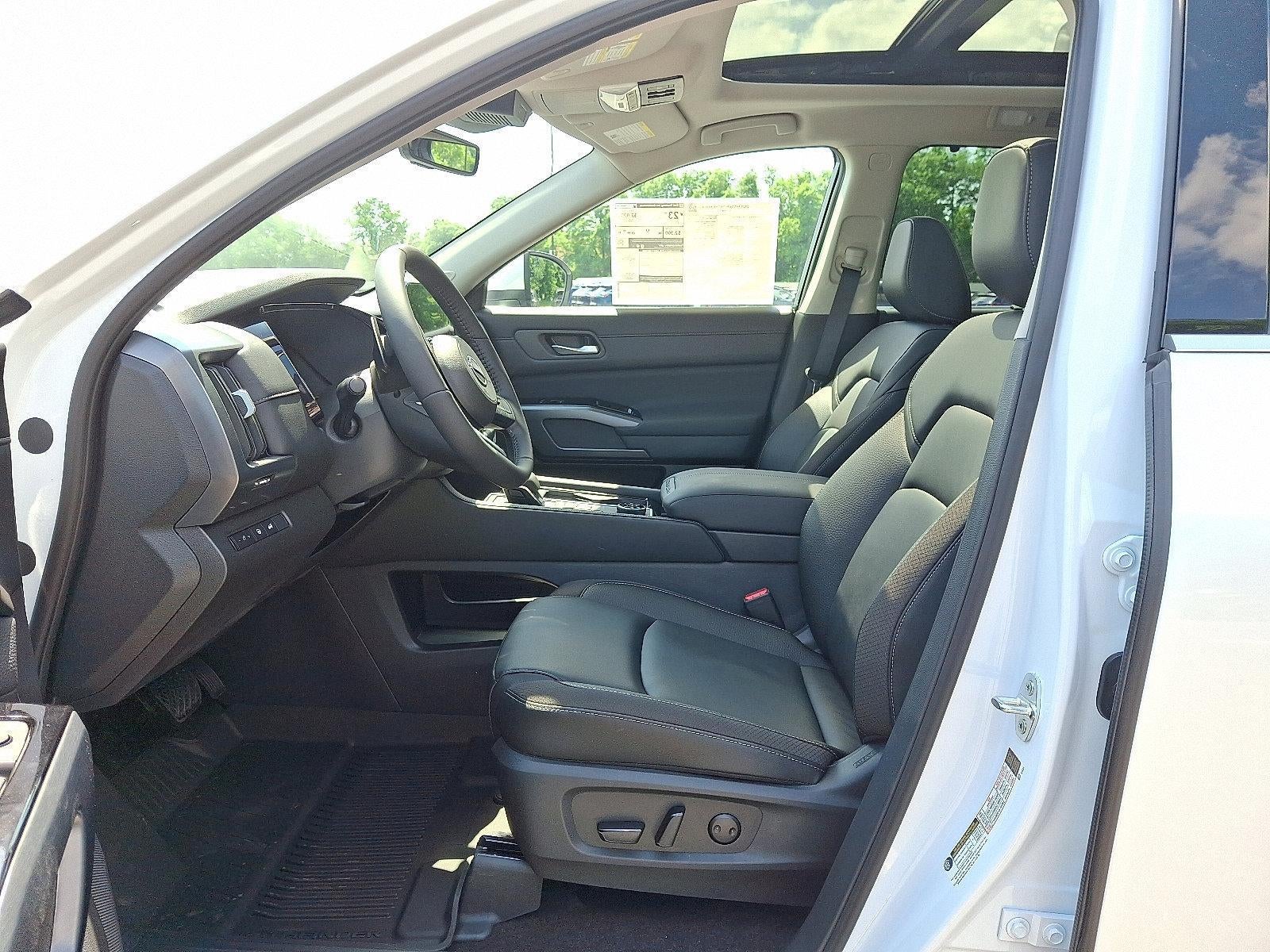 2025 Nissan Pathfinder SL 4WD