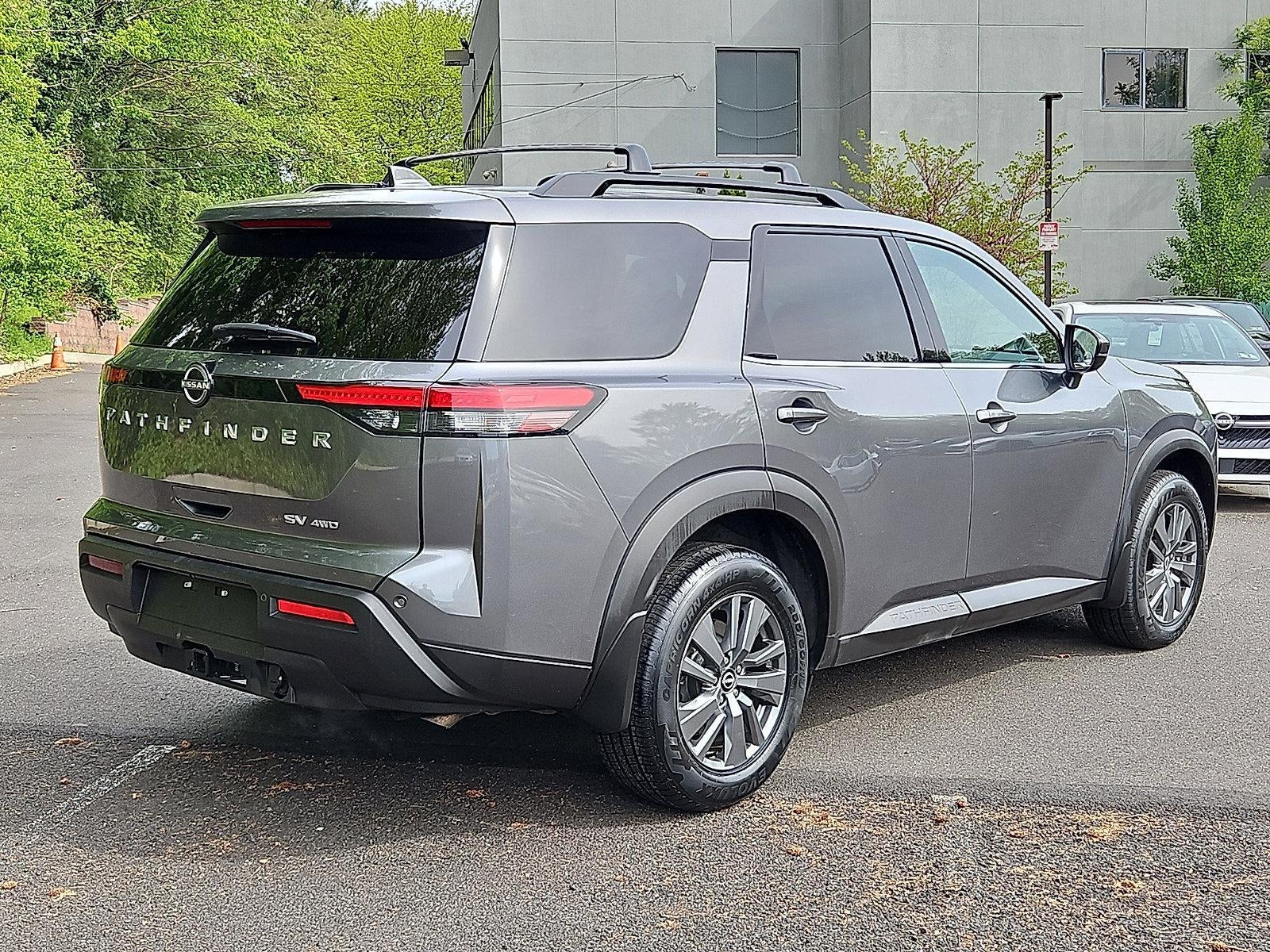 2023 Nissan Pathfinder SV