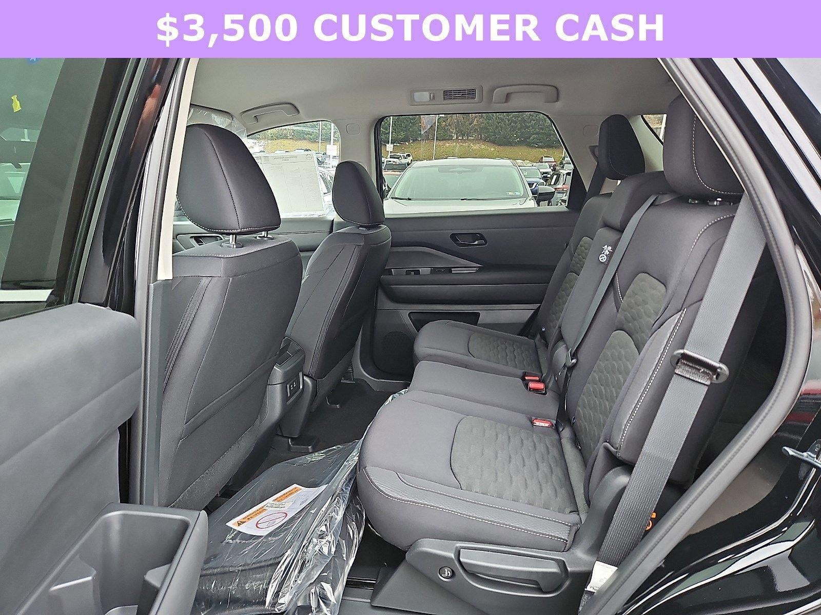 2026 Nissan Pathfinder SV