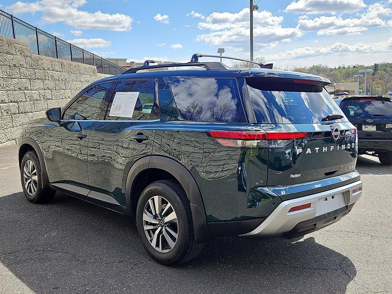 2024 Nissan Pathfinder SL