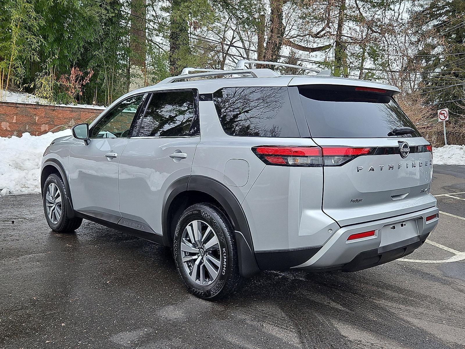 2023 Nissan Pathfinder SL