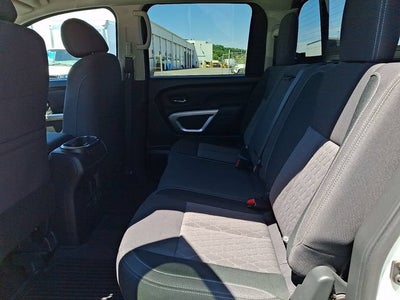 2024 Nissan TITAN Crew Cab SV 4x4