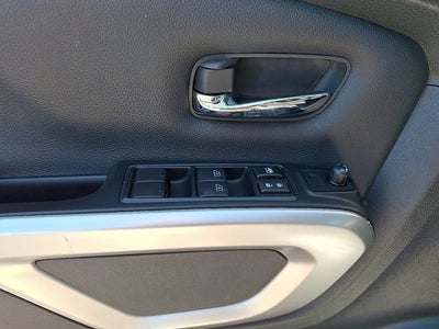 2024 Nissan TITAN Crew Cab SV 4x4