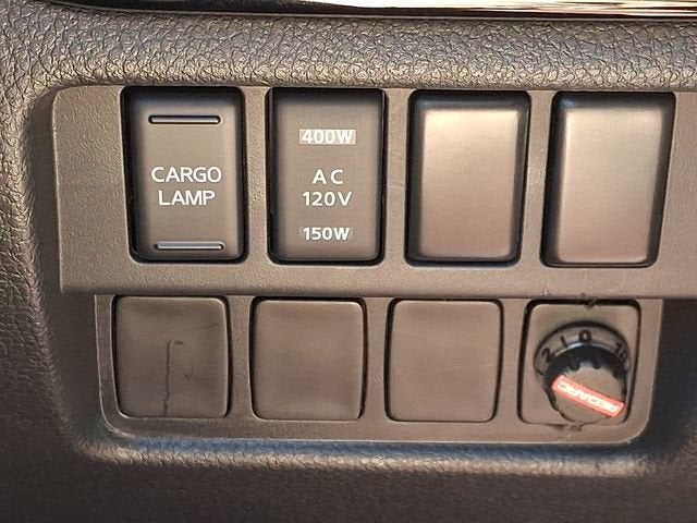2024 Nissan TITAN Crew Cab SV 4x4