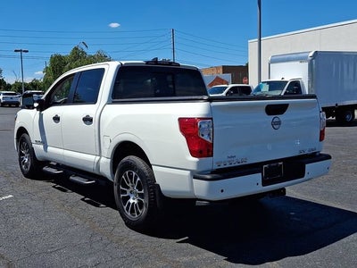 2024 Nissan TITAN Crew Cab SV 4x4