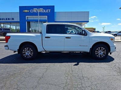 2024 Nissan TITAN Crew Cab SV 4x4