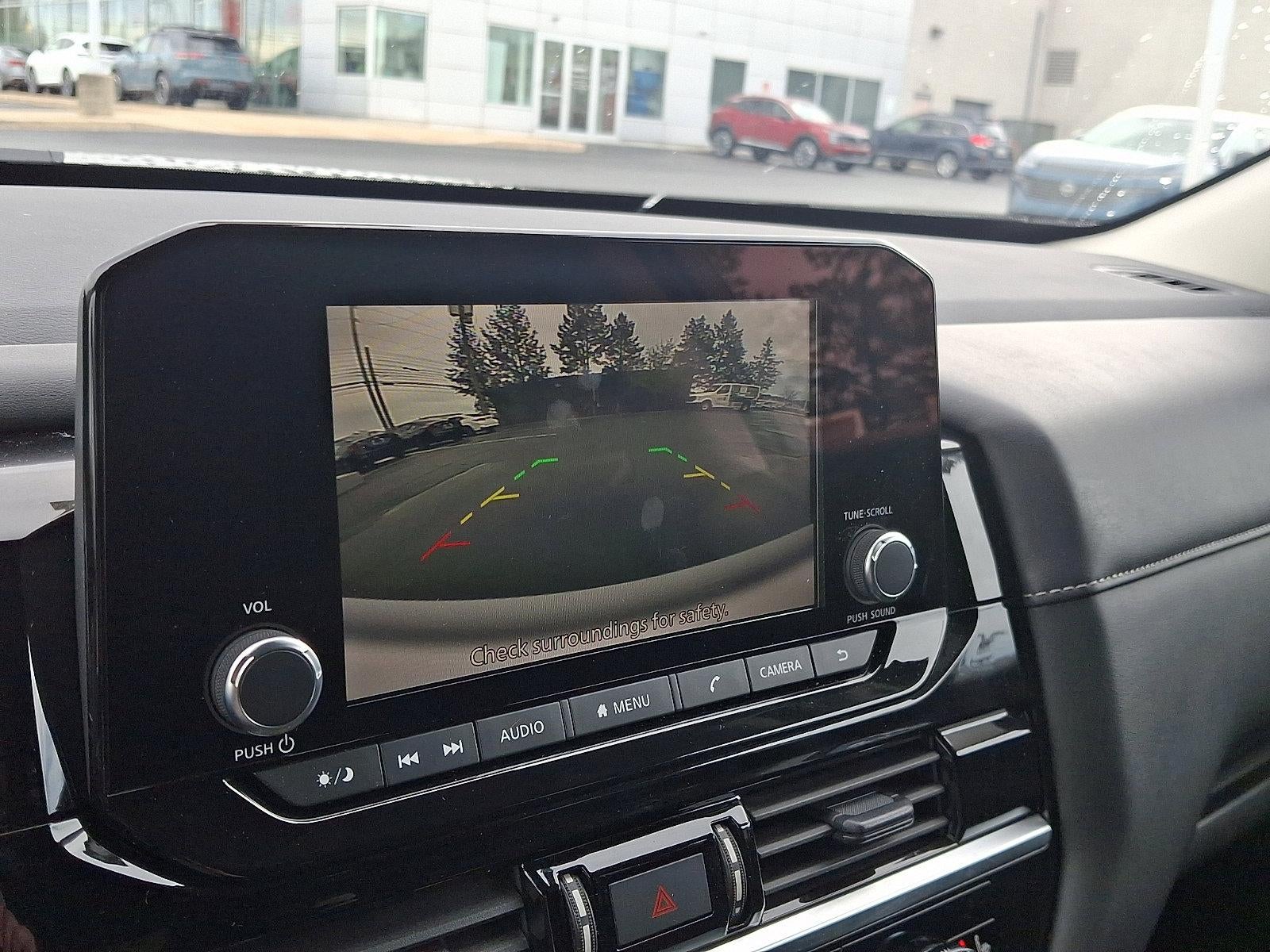 2024 Nissan Pathfinder SV