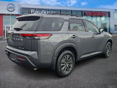 2024 Nissan Pathfinder SV