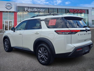 2023 Nissan Pathfinder SV