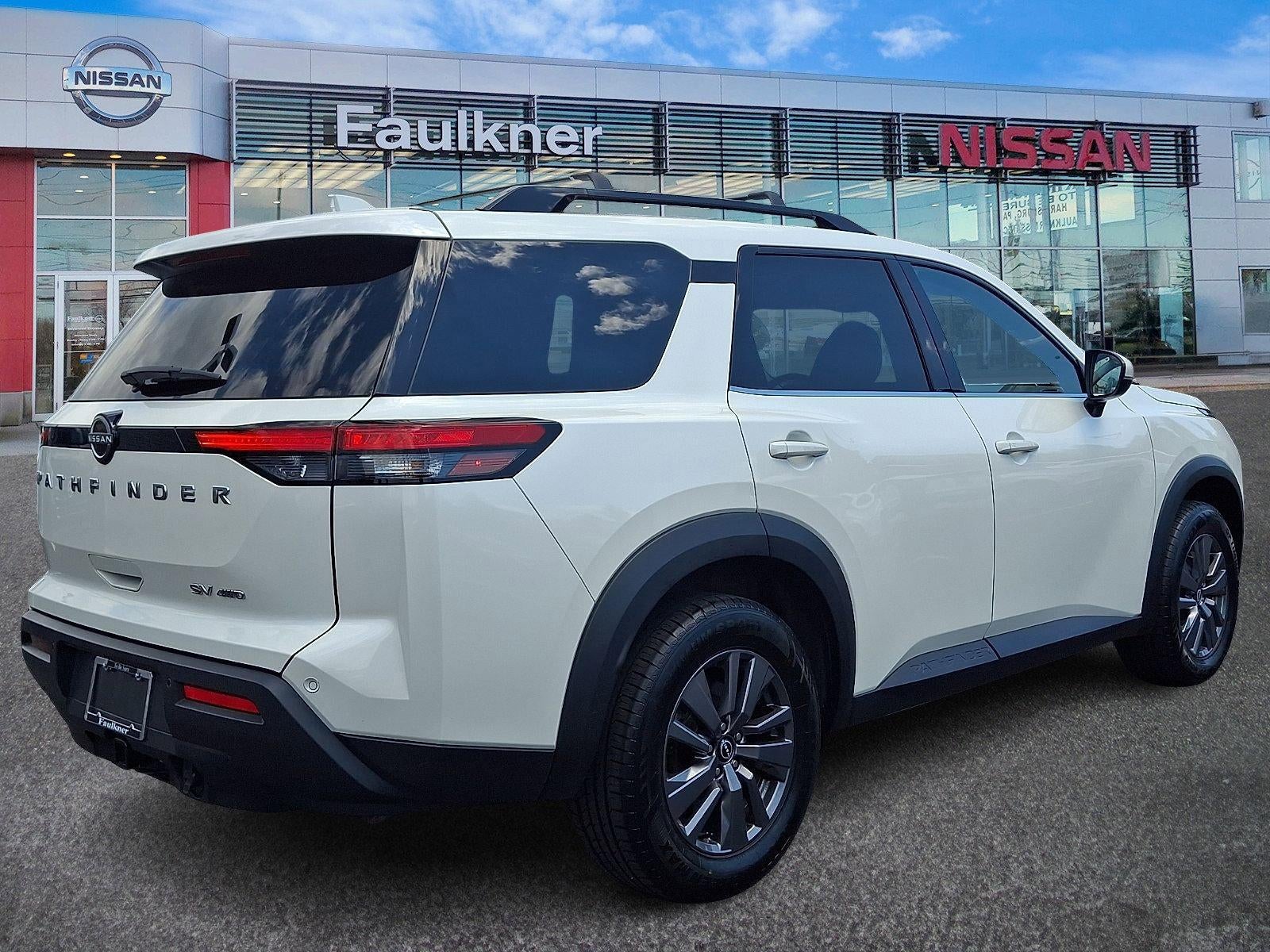 2023 Nissan Pathfinder SV