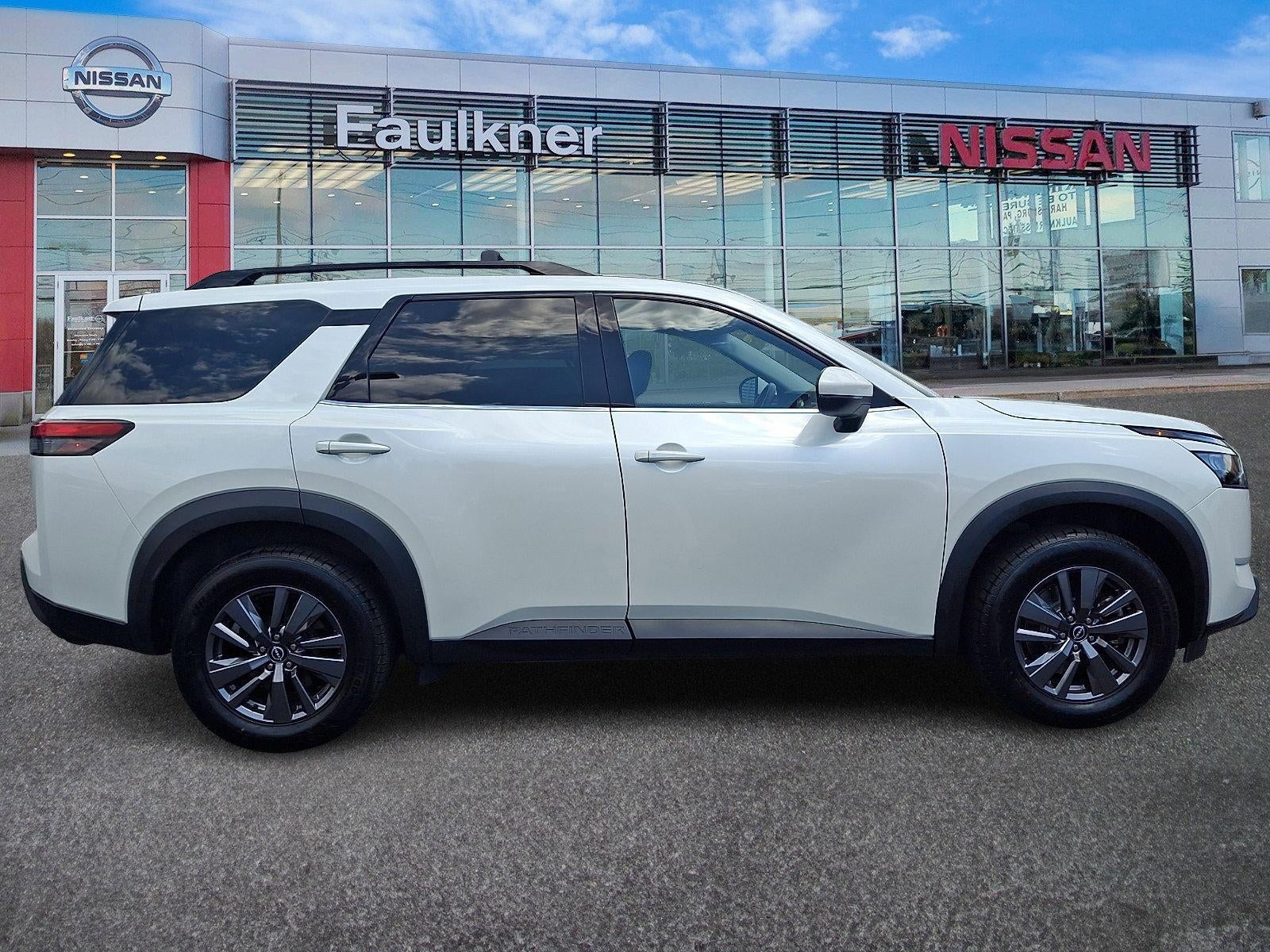 2023 Nissan Pathfinder SV